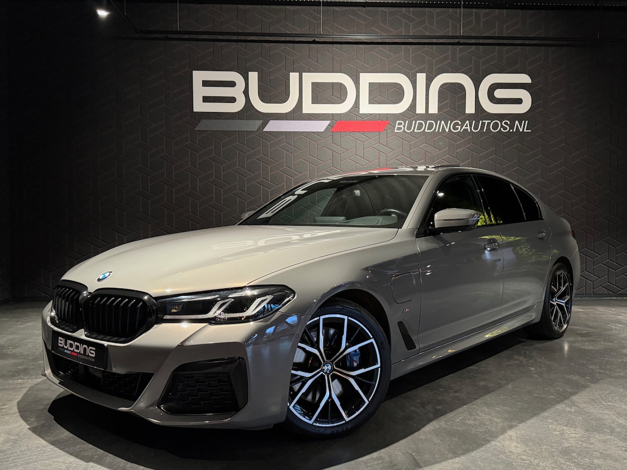 BMW 5-serie - 545e xDrive High Exe | M-sport | Driving Assist + - AutoWereld.nl