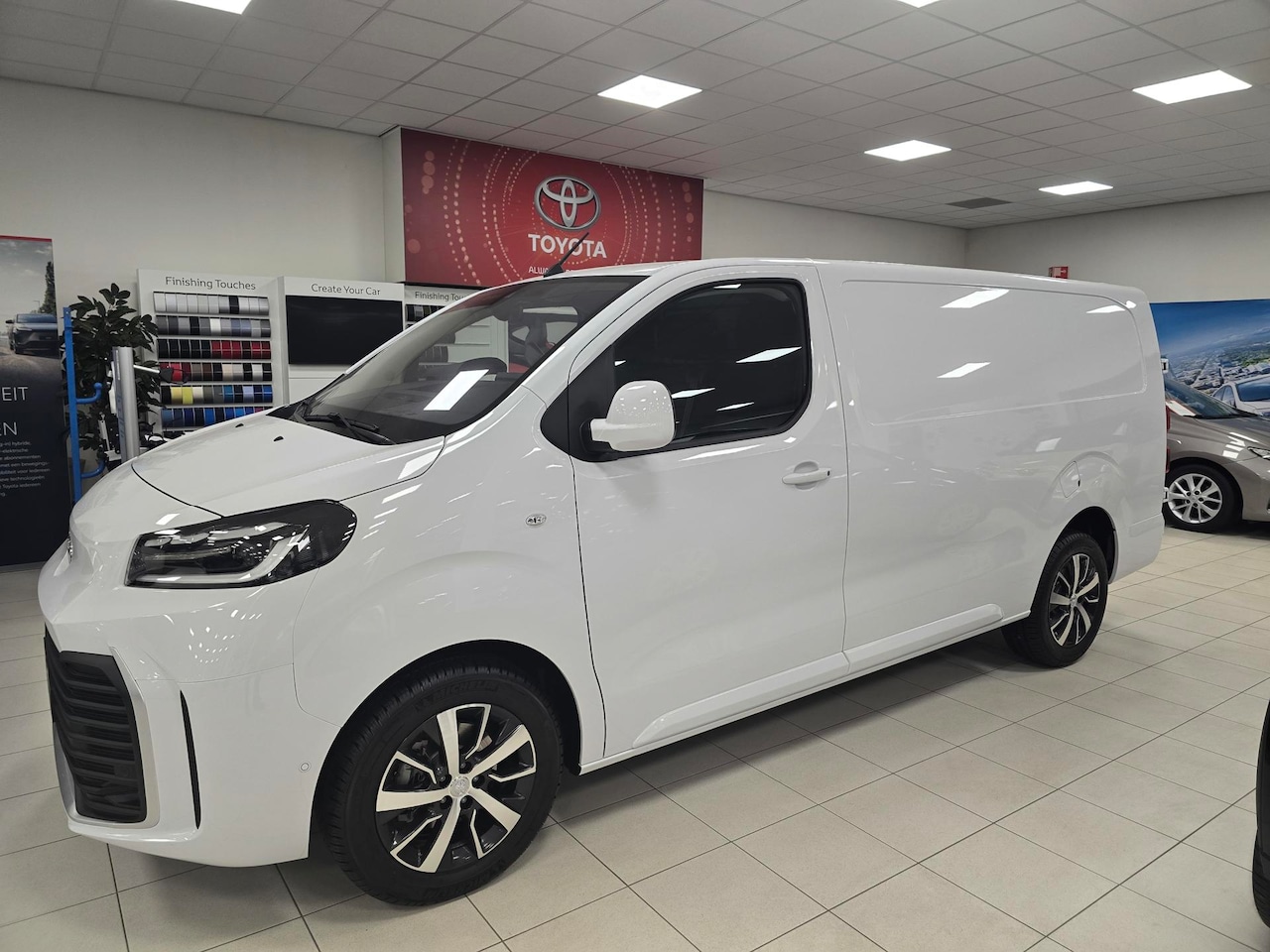 Toyota PROACE Long Worker - 2.0 D-4D 145pk S&S - AutoWereld.nl