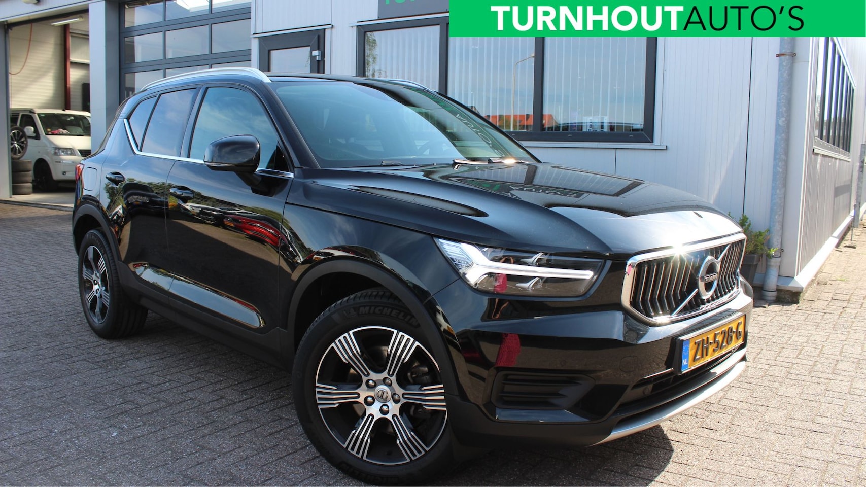 Volvo XC40 - 2.0 T4 Inscription Panorama dak | Harman Kardon | Camera - AutoWereld.nl