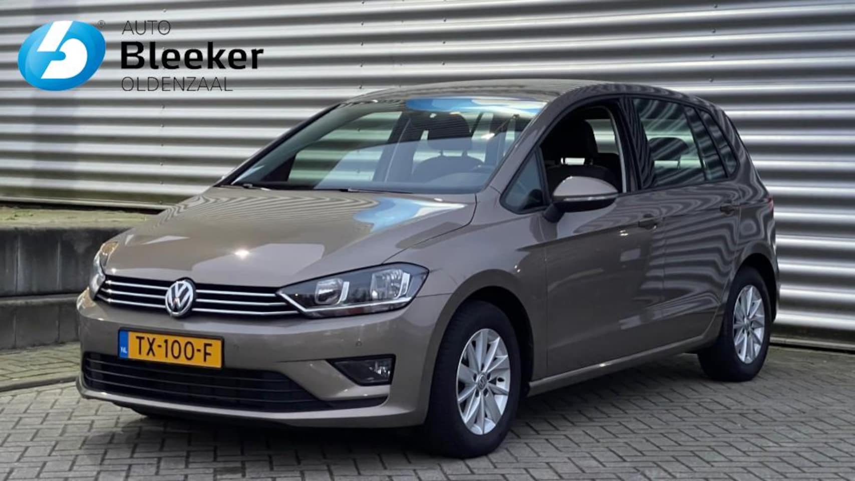 Volkswagen Golf Sportsvan - 1.2 TSI Highline Airco Trekhaak Massagestoel Cruise Stoelverwarm - AutoWereld.nl