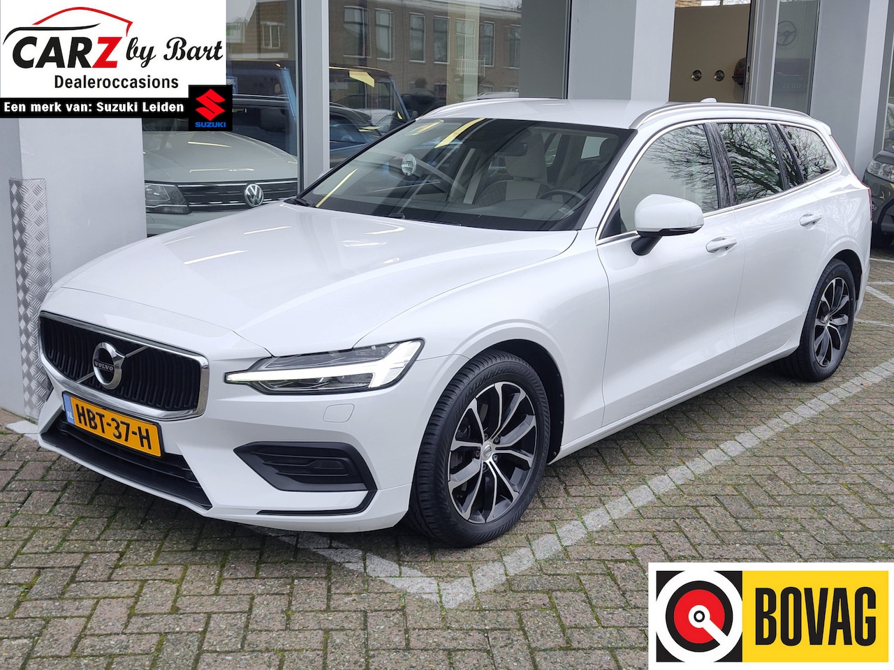 Volvo V60 - 2.0 T4 MOMENTUM PRO AUTOMAAT Elek. achterklep | Adaptive Cruise | Carplay | Navi - AutoWereld.nl