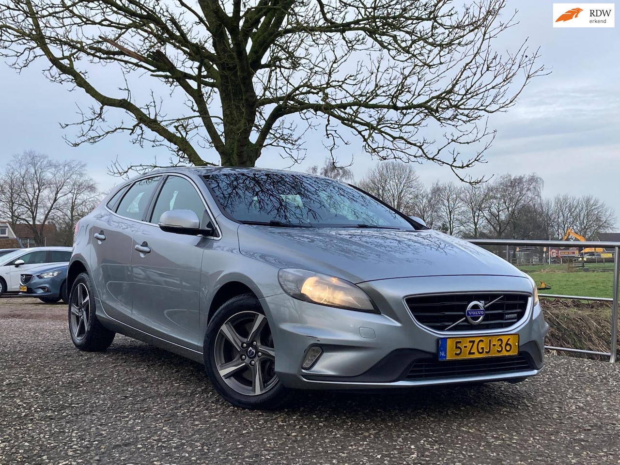 Volvo V40 - 2.0 D4 Summum Business | Leder + Cruise + Clima + Navi nu € 5.975,-!!! - AutoWereld.nl