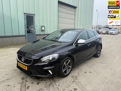 Volvo V40 - 2.0 D2 R-Design Business SCHADE AIRBAGS MOTOR BAK GOED XENON