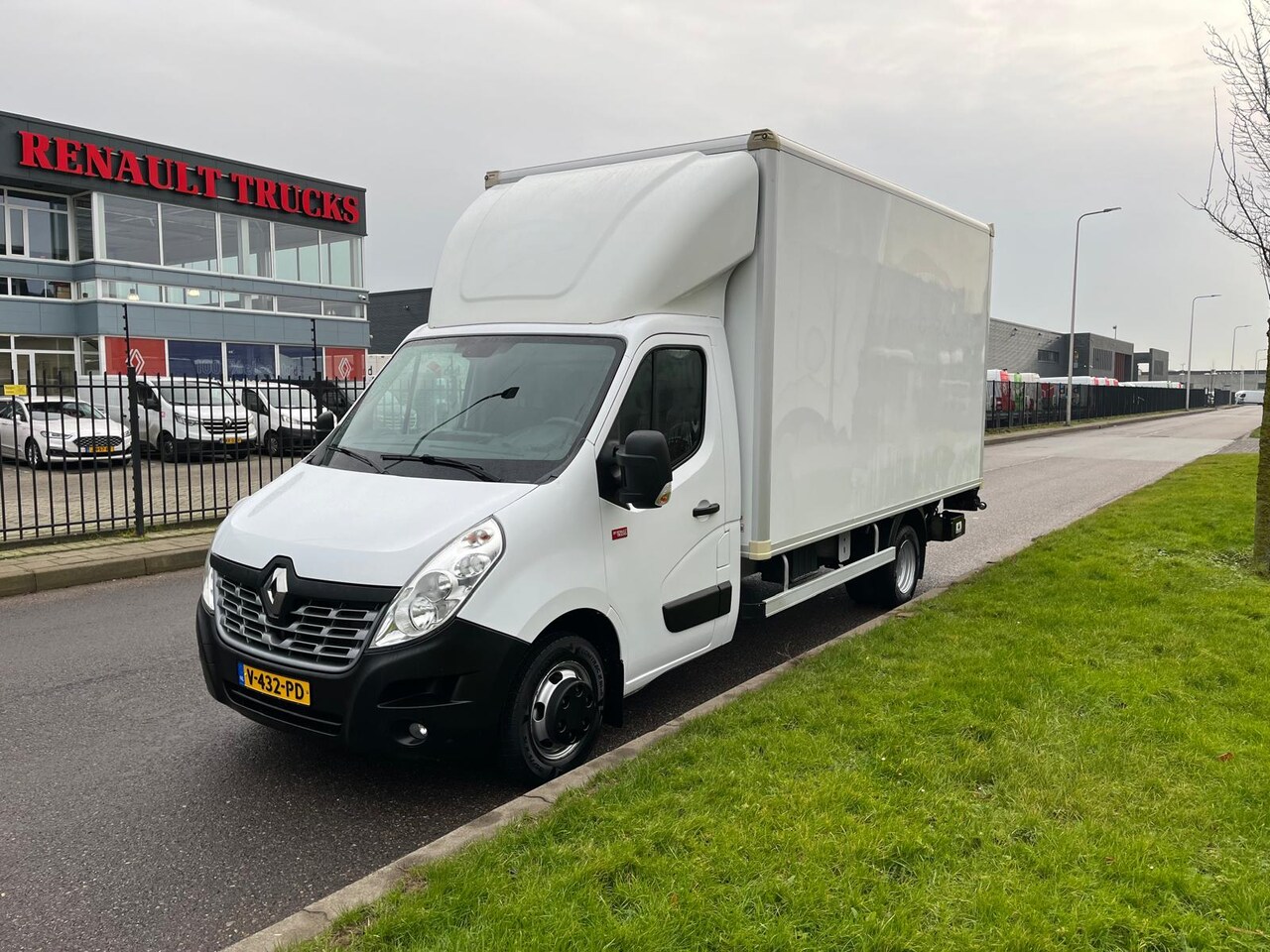 Renault Master - 35.165 2.3 Dci L4 Airco, Nav, Trehaak - AutoWereld.nl