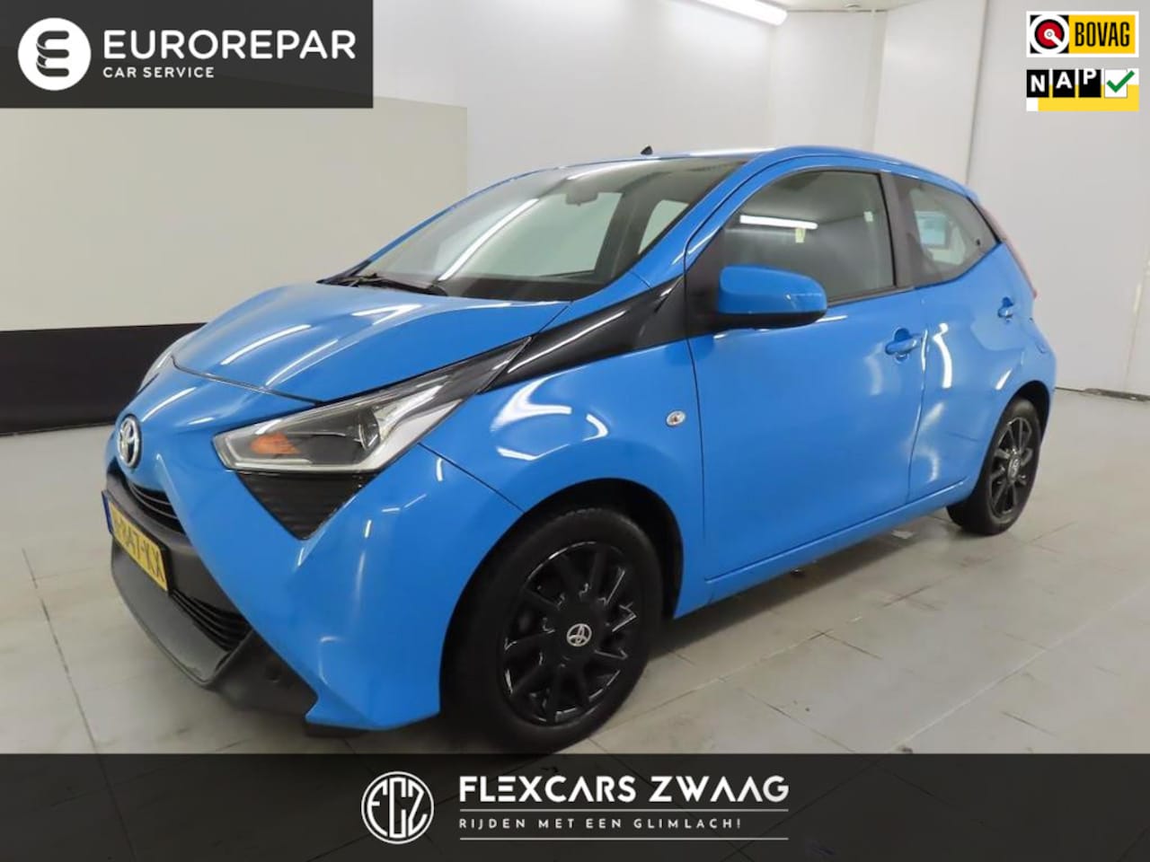 Toyota Aygo - 1.0 VVT-i x-play - Automaat - Airco - Media - Parkeerhulp - Org.NL - AutoWereld.nl