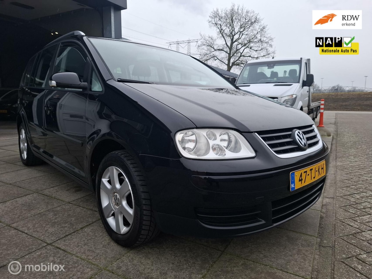 Volkswagen Touran - 2.0-16V FSI Business 2.0-16V FSI Business - AutoWereld.nl