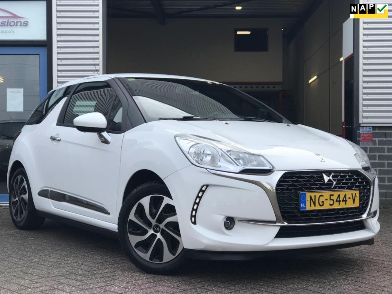 DS 3 - Citroën 1.2 PureTech So Chic - AutoWereld.nl