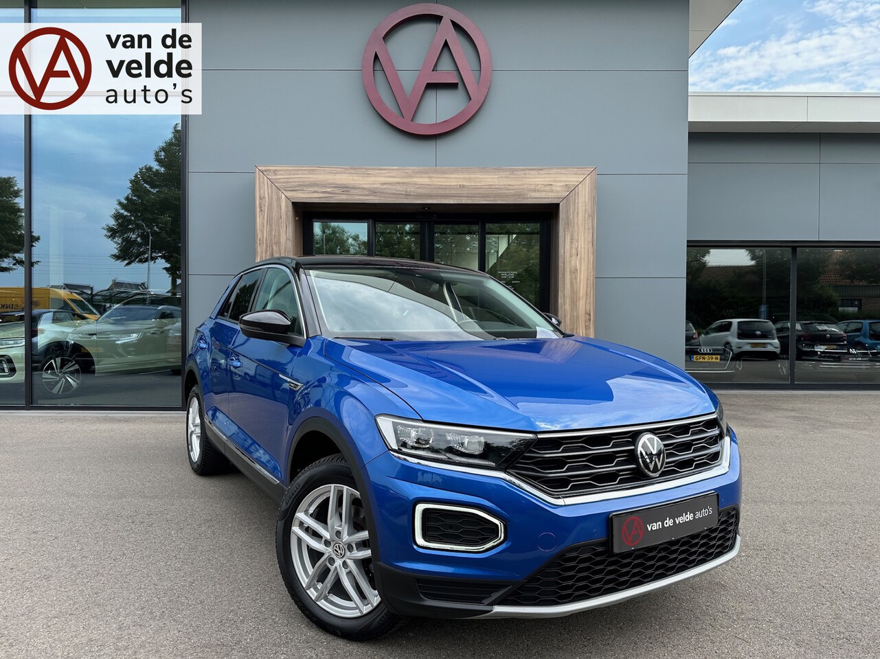 Volkswagen T-Roc - 1.5 TSI 150pk DSG Style | Trekhaak | Digitaal dashboard | Camera | Rijklaar incl. 1 jaar B - AutoWereld.nl