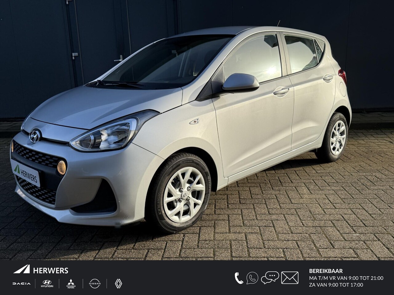 Hyundai i10 - 1.0i Comfort 5p. Automaat / Zeer weinig km / Dealer onderhouden / Airco / Parkeersensoren - AutoWereld.nl