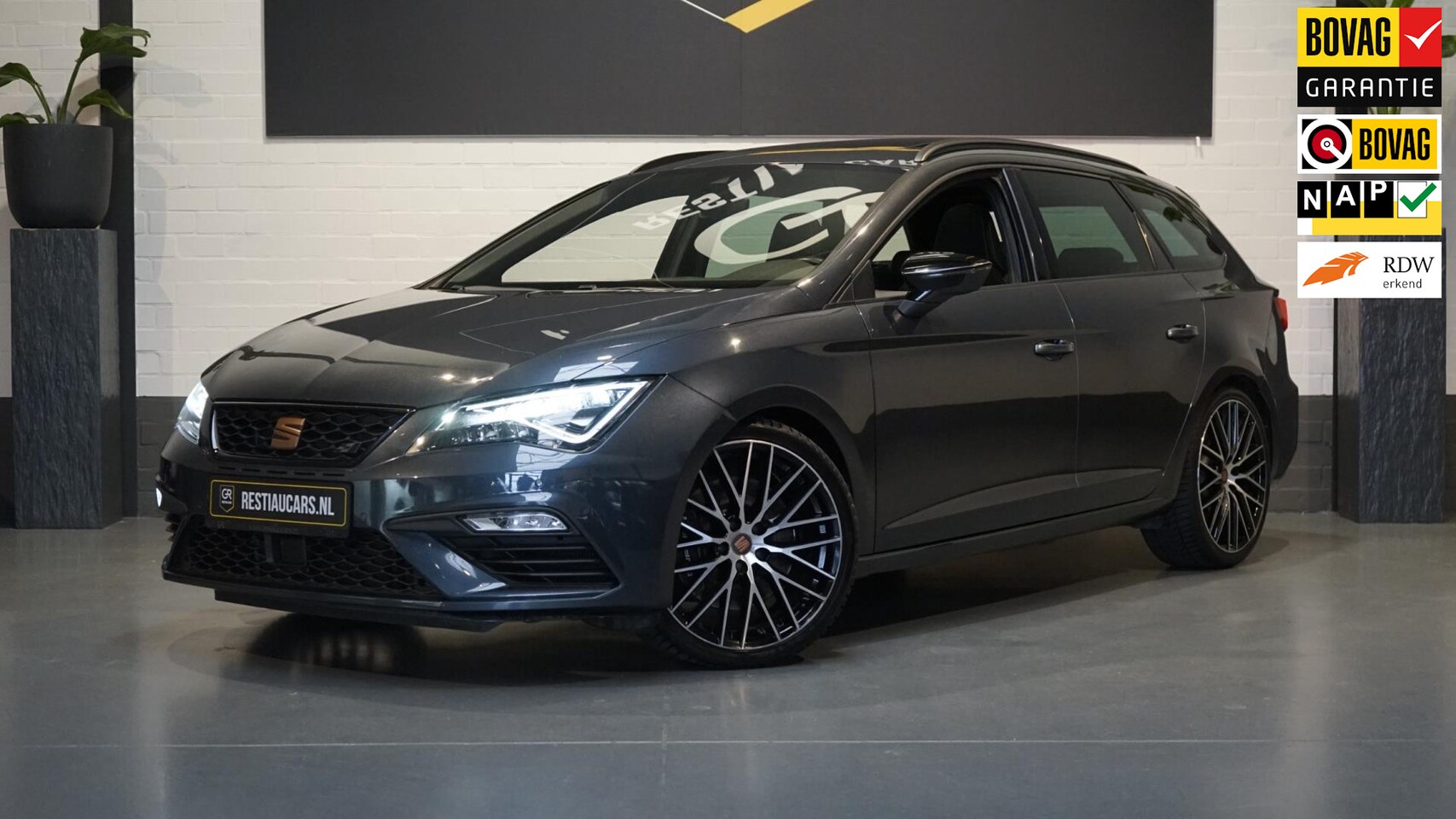 Seat Leon ST - 2.0 TSI CUPRA 300 4DRIVE AUTOMAAT ACC-AMBIANCE-ALCANTARA-BEATS-KEYLESS-NAVIGATIE-PANORAMA- - AutoWereld.nl