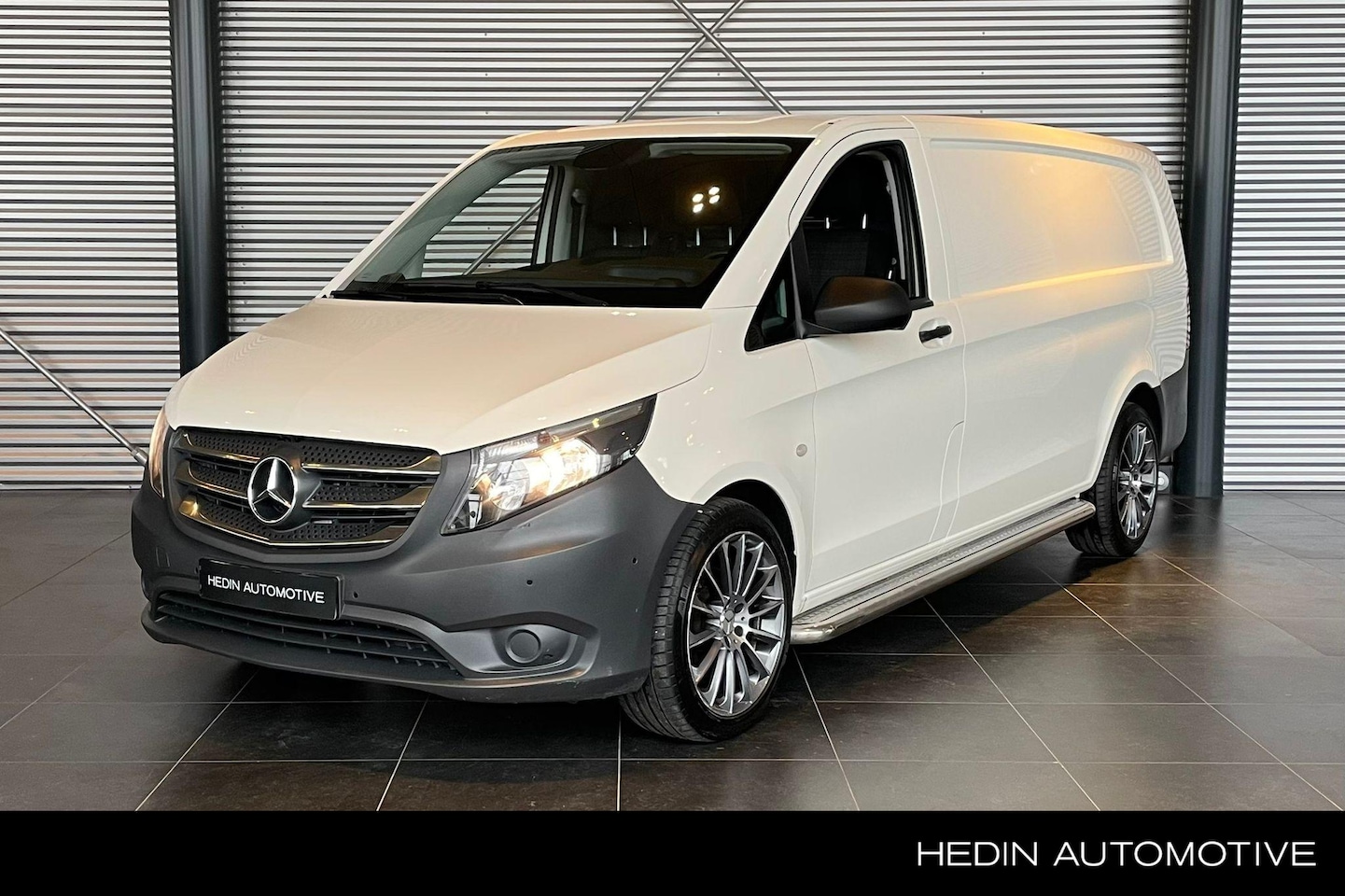 Mercedes-Benz Vito - 116 L3 Automaat | Trekhaak | Lichtmetalen Wielen | Sidebars | Climate Control | Camera | P - AutoWereld.nl