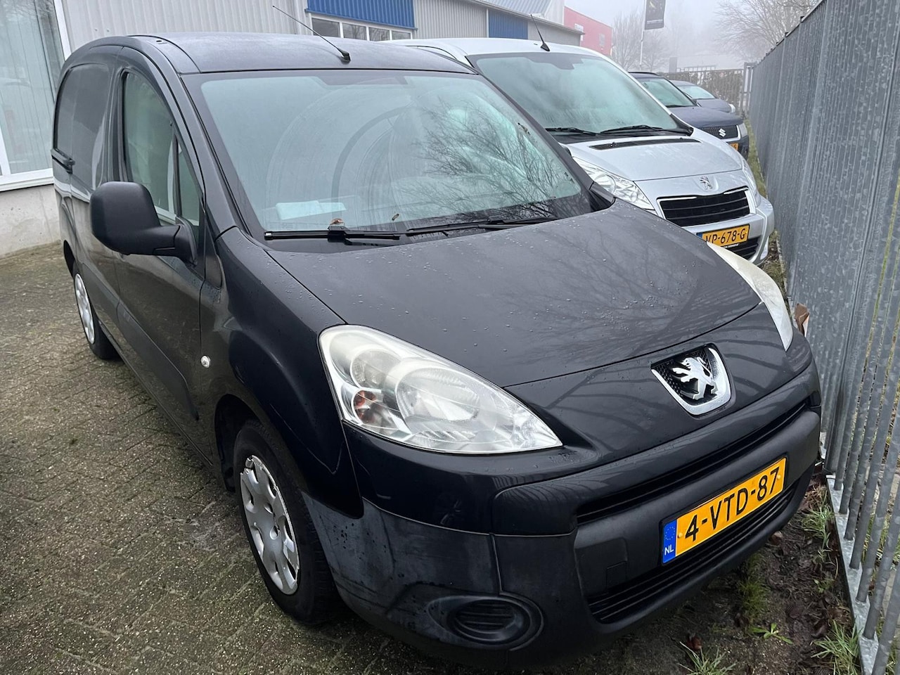 Peugeot Partner - 120 1.6 e-HDI 90pk L1 XT Profit + / Airco / trekhaak / 3 persoons busje / - AutoWereld.nl