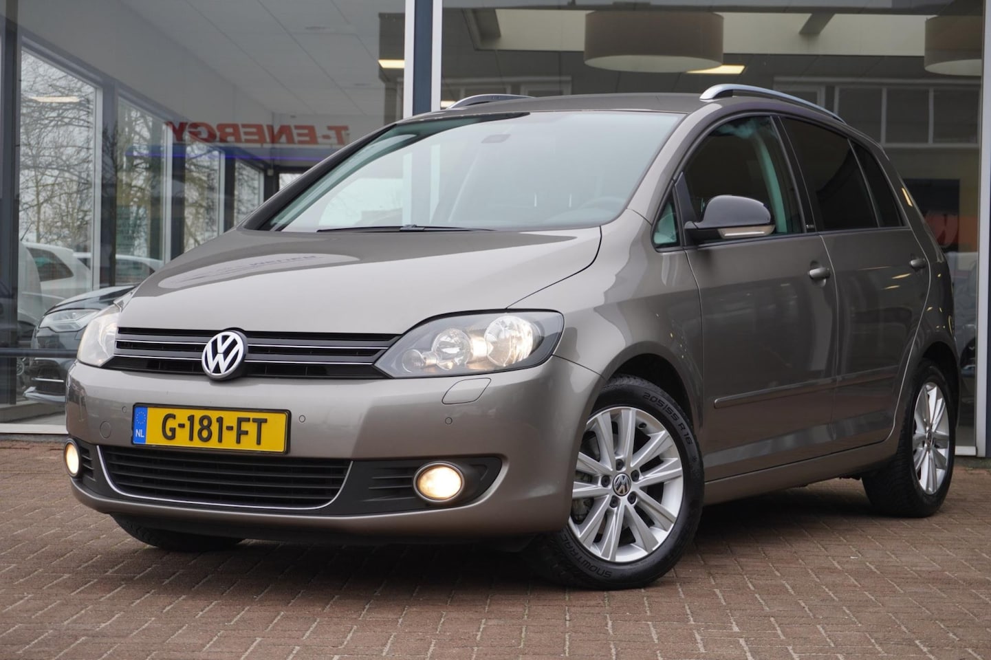 Volkswagen Golf Plus - 1.4 TSI Highline | 5deurs | Airco | Navigatie | Elek. Pakket | Hoge instap | Trekhaak | In - AutoWereld.nl