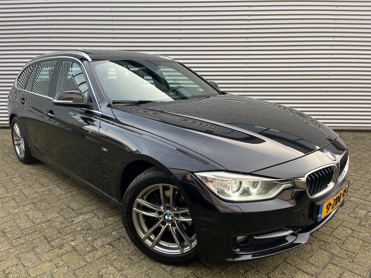 BMW 3-serie Touring - 318d Executive|Pano|Elkr Trekhaak|Navi|Stoelver|PDC|Airco| - AutoWereld.nl