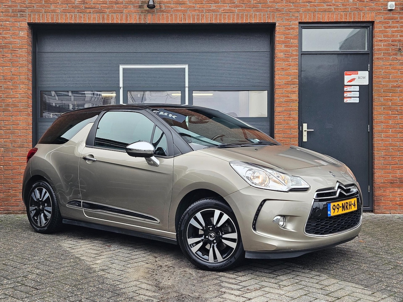 Citroën DS3 - 1.6 So Chic 16" Trekhaak Cruise PDC ECC - AutoWereld.nl