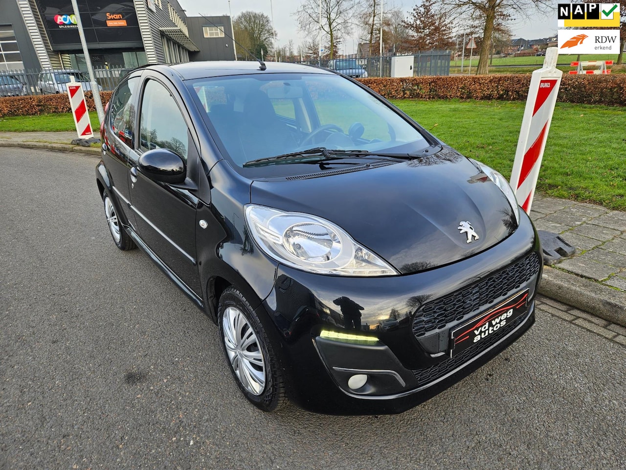 Peugeot 107 - 1.0 Active 5 deurs airco 79980km nap - AutoWereld.nl