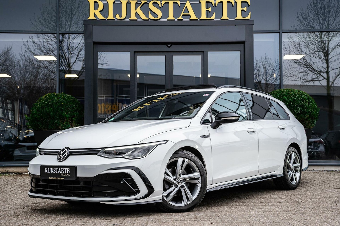 Volkswagen Golf Variant - 1.5 eTSI R-Line Business+|PANO|ACC - AutoWereld.nl