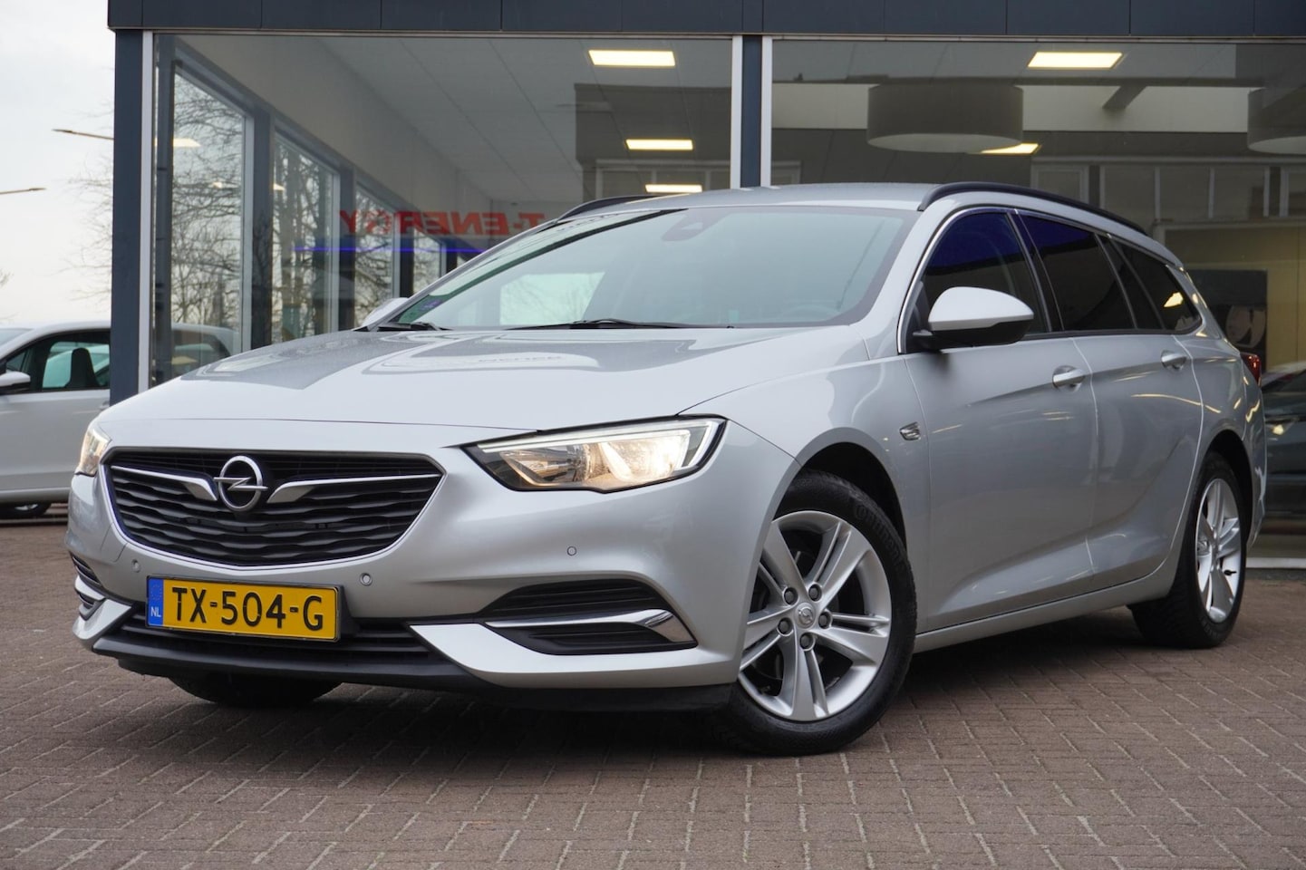 Opel Insignia Sports Tourer - 1.5 Turbo Business+ | Airco | Navigatie | Trekhaak | PDC | Vol opties | Dealerauto | Inrui - AutoWereld.nl