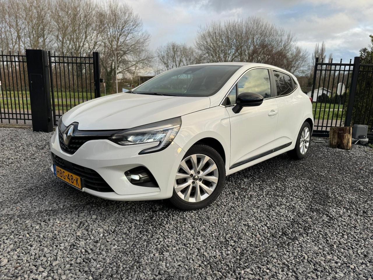 Renault Clio - 1.3 TCe Intens / Apple car play / Stoelverwarming / Stuur verwarming / Automaat / - AutoWereld.nl