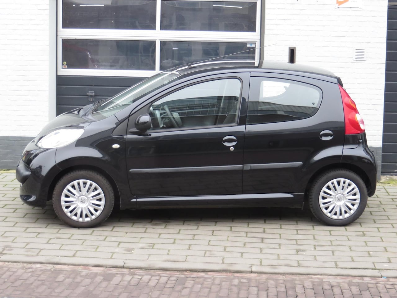 Peugeot 107 - 1.0-12V XS 1.0-12V XS - AutoWereld.nl