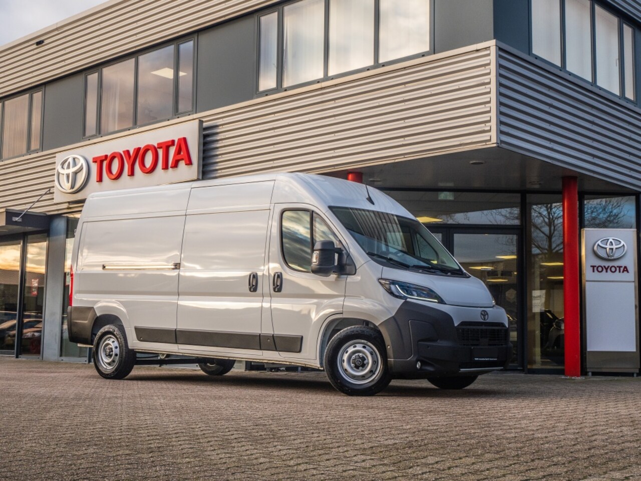 Toyota PROACE Max - 2.2 D-4D L3H2 3.5t Professional Heavy 2.2 D-4D L3H2 3.5t Professional Heavy - AutoWereld.nl