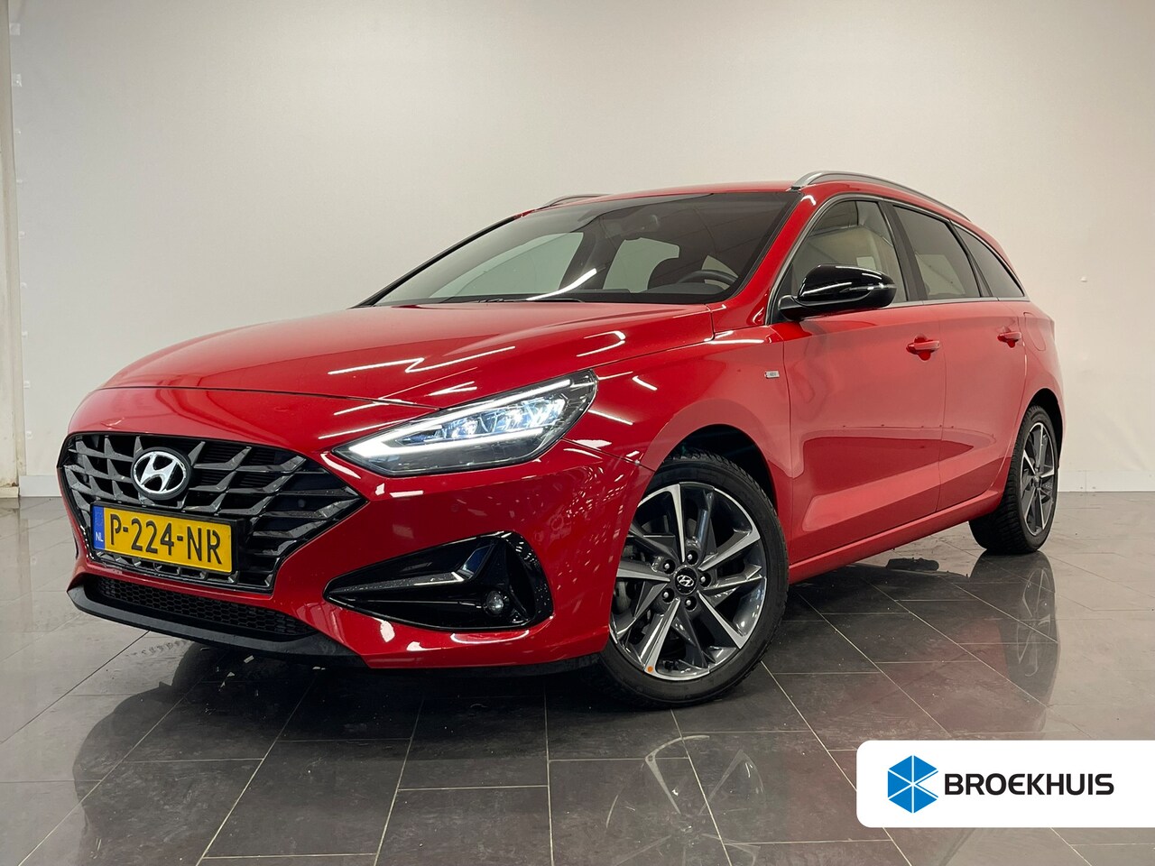 Hyundai i30 Wagon - 1.5 T-GDi MHEV Premium 1.5 T-GDi MHEV Premium - AutoWereld.nl