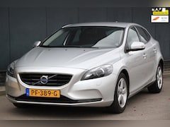 Volvo V40 - 1.6 D2 Momentum Xenon/Navigatie/Parkeersensor/Stoelverwarming