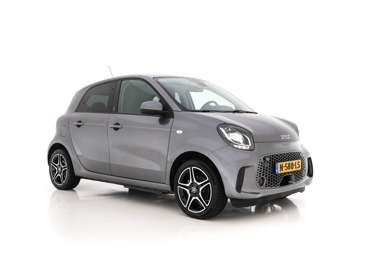 Smart Forfour - EQ Comfort 18 kWh [ 3-Fase ] (INCL.BTW) *COMFORT-SEATS | AIRCO | CRUISE | PDC | 17''ALU* - AutoWereld.nl