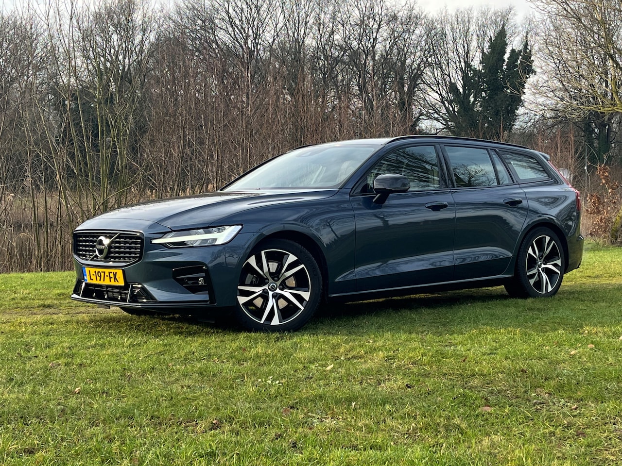 Volvo V60 - 2.0 B3 R-Design | Panoramadak | Harman/Kardon | Trekhaak | Camera | - AutoWereld.nl