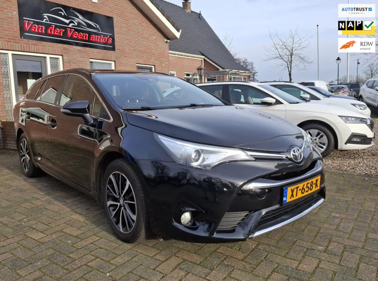 Toyota Avensis Touring Sports - 1.8 VVT-i Executive team D. O.a: stoelverw, cruise, camera, bluetooth! Prijs rijklaar incl - AutoWereld.nl