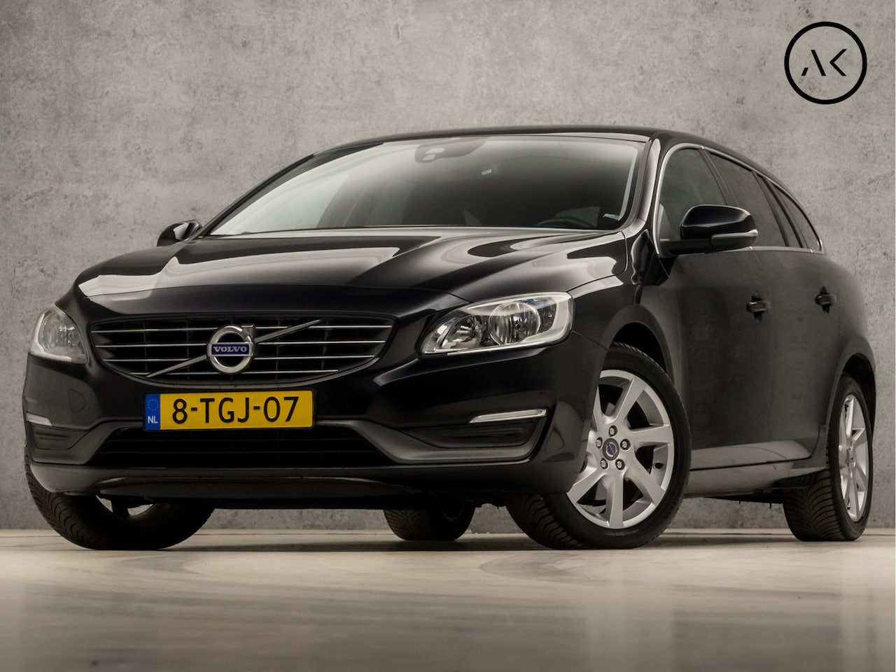 Volvo V60 - 1.6 T3 Momentum Sport 150Pk Automaat (NAVIGATIE, NAP, CLIMATE, BLUETOOTH, GETINT GLAS, CRU - AutoWereld.nl