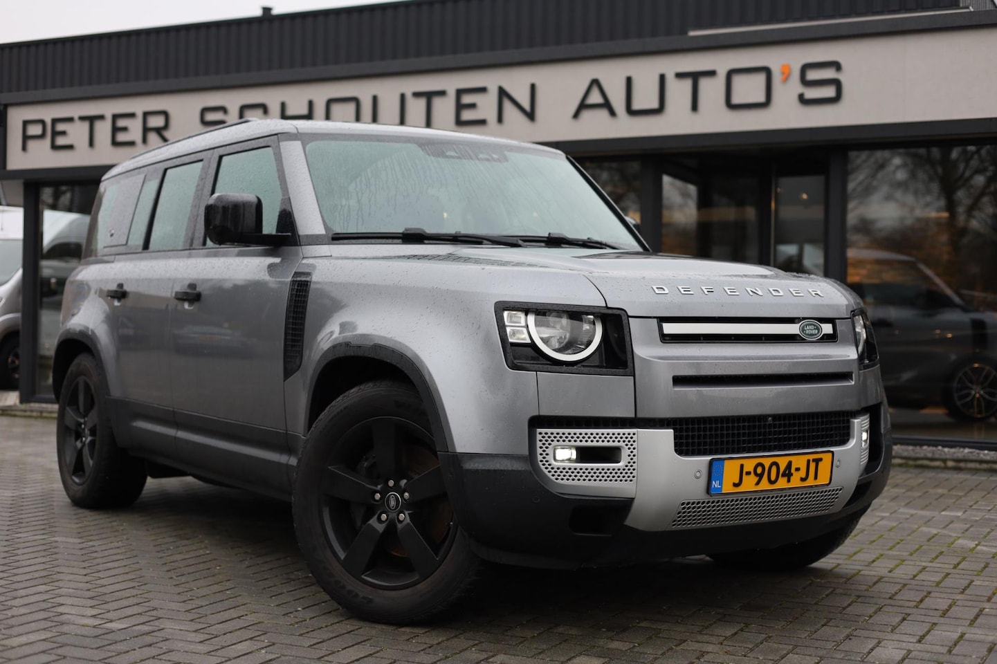 Land Rover Defender 110 - P400 SE 7-Persoons | Pano | Trekhaak | Luchtvering | 20"LMV - AutoWereld.nl