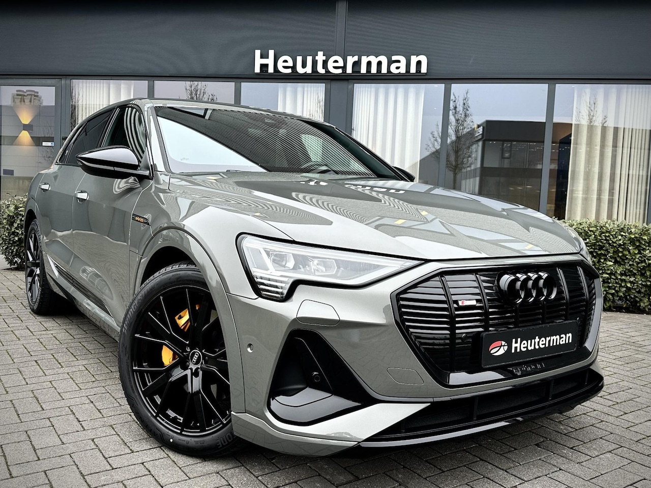 Audi e-tron - 50 Quattro S Line Black edition/ B&O/ Chronos grau - AutoWereld.nl