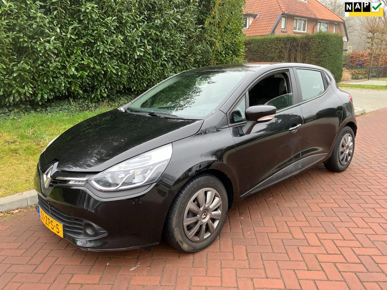 Renault Clio - 1.5 dCi ECO Expression navigatie nette auto rijd goed nieuwe apk hatchback - AutoWereld.nl