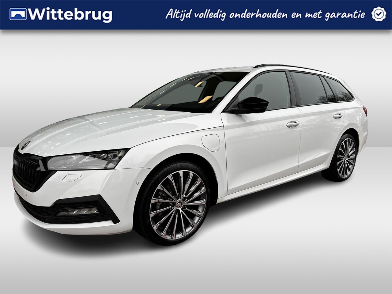 Skoda Octavia Combi - 1.4 TSI iV PHEV 204pk DSG Sportline Business / Panoramadak / Head-Up Display / LED Matrix - AutoWereld.nl