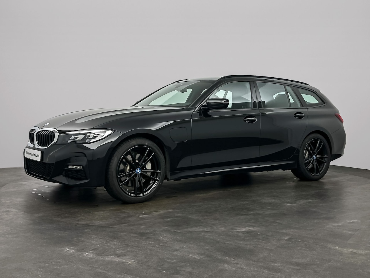 BMW 3-serie Touring - 330i xDrive Executive M-Sport | 19 inch | Trekhaak | Stoelverwarming | Sportstoelen | - AutoWereld.nl