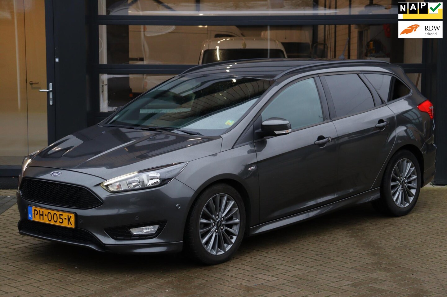 Ford Focus Wagon - 1.5 TDCI ST-Line | NAP | Cruise Control | Climate Control | Navi | Sensoren Rondom | LM Ve - AutoWereld.nl