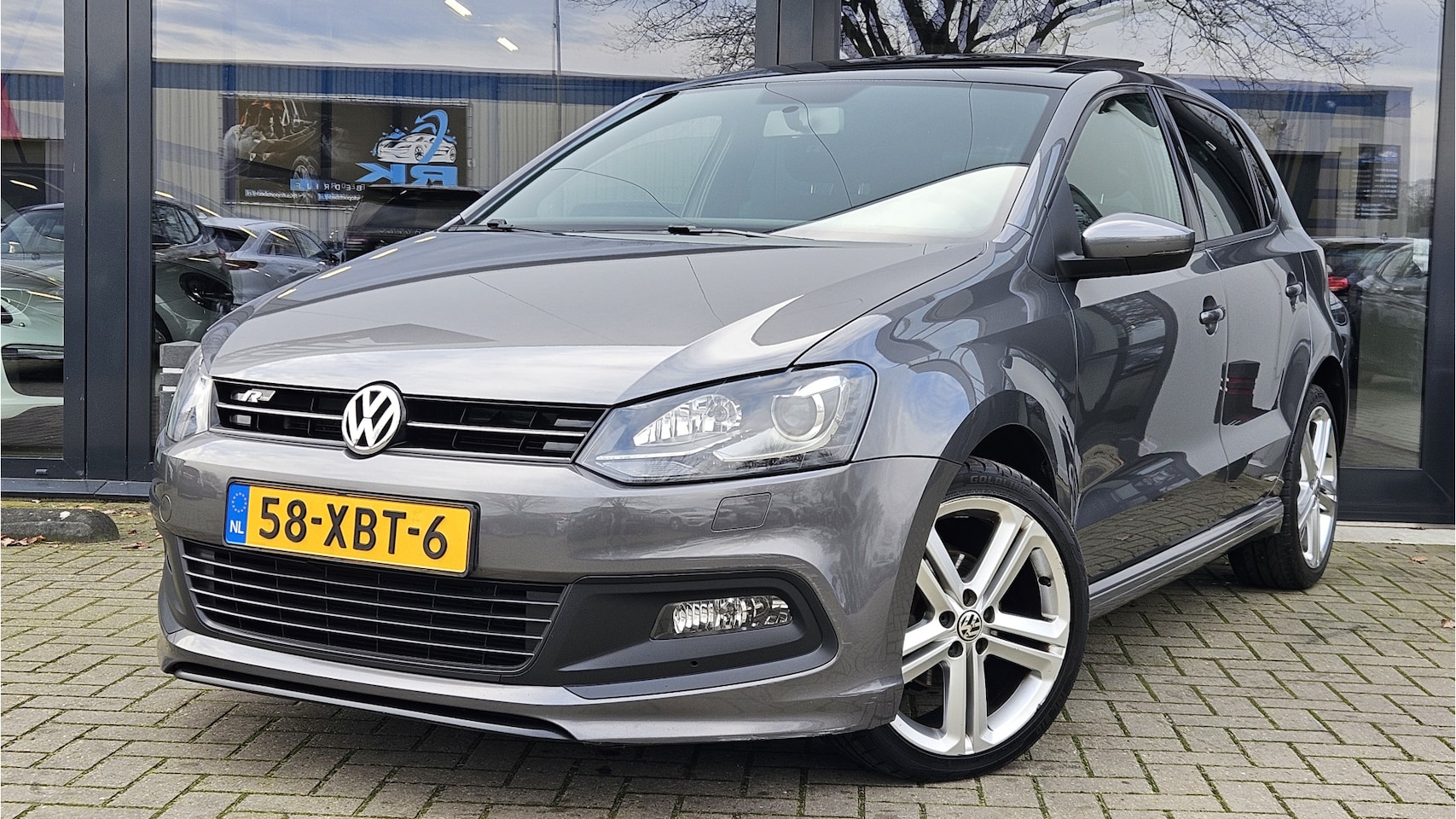 Volkswagen Polo - 1.2 TSI Highline + 3x R-LINE + PANO DAK + XENON + KLIMA - AutoWereld.nl