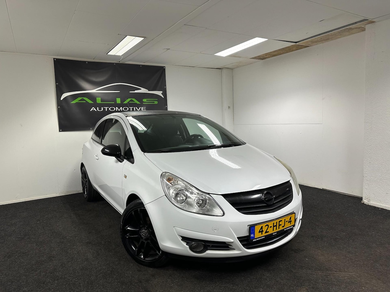 Opel Corsa - 1.2-16V Business 2008 Wit - Navigatie - APK 2025 - NAP! - AutoWereld.nl