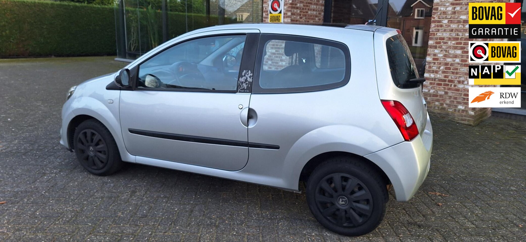 Renault Twingo - 1.2 Night & Day Electrisch panoramadak, 6 maanden garantie, apk, gr. beurt - AutoWereld.nl