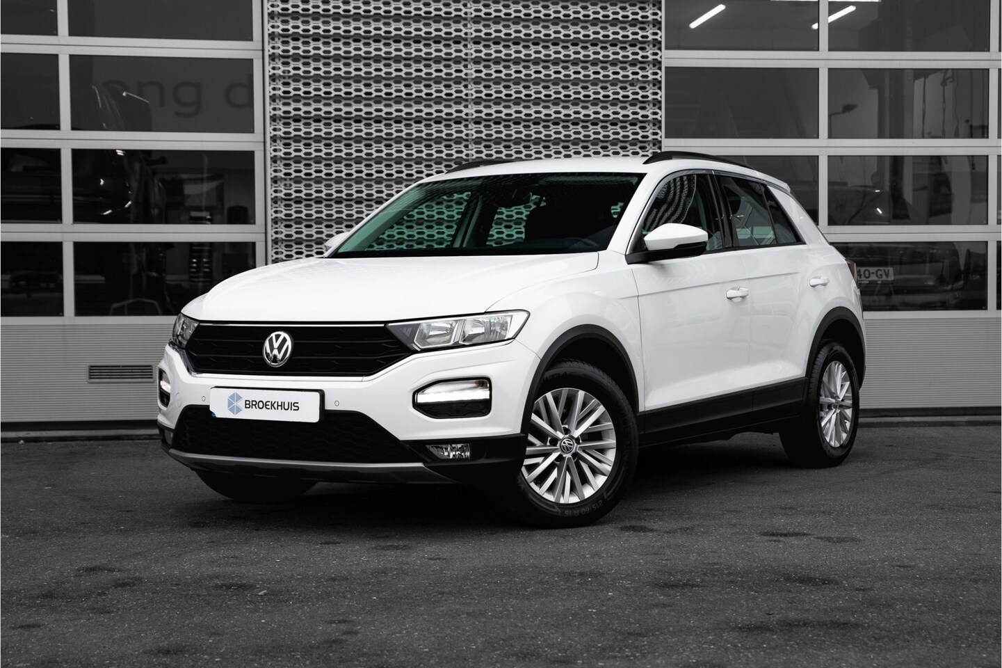 Volkswagen T-Roc - 1.0 TSI Style 6 Versn Handgeschak. | Adapt. Cruise | Carplay - AutoWereld.nl