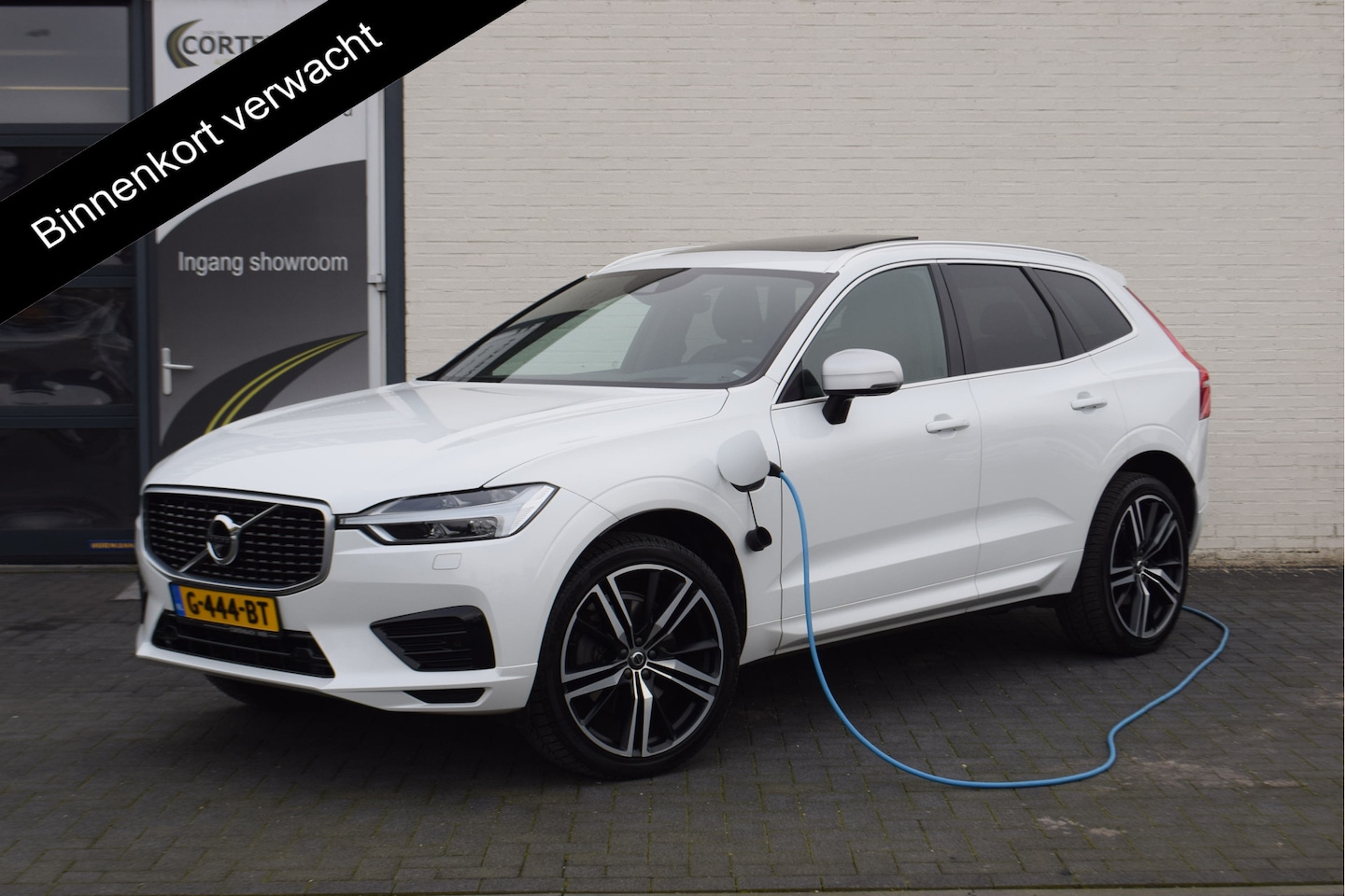 Volvo XC60 - 2.0 T8 Twin Engine AWD R-Design | Luchtvering | Apple carplay | Trekhaak | Panorama | Adap - AutoWereld.nl