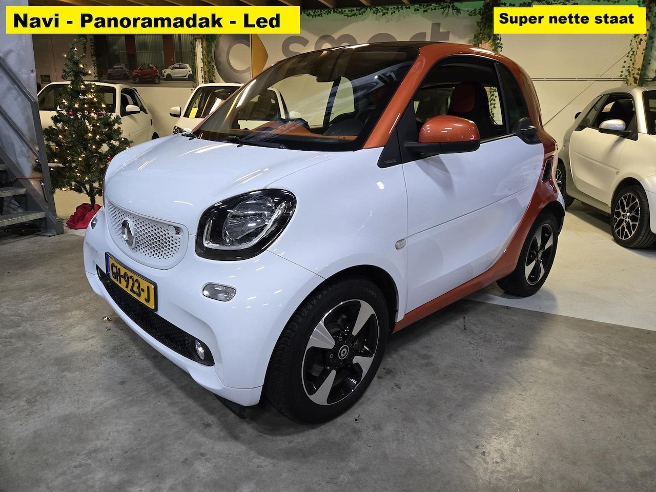 Smart Fortwo - Panoramadak, grootbeeld scherm met navigatie, zeer nette Smart met garantie - AutoWereld.nl