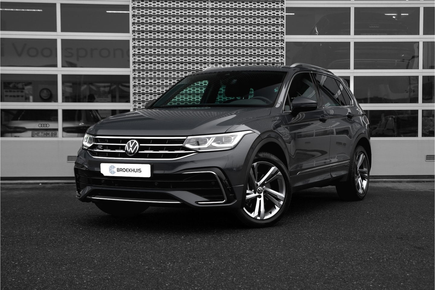 Volkswagen Tiguan - 1.4 TSI eHybrid R-Line Business+ | Zwenkbare Trekhaak | Camera | Navigatie | Carplay - AutoWereld.nl