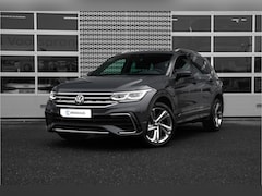 Volkswagen Tiguan - 1.4 TSI eHybrid R-Line Business+ | Zwenkbare Trekhaak | Camera | Navigatie | Carplay