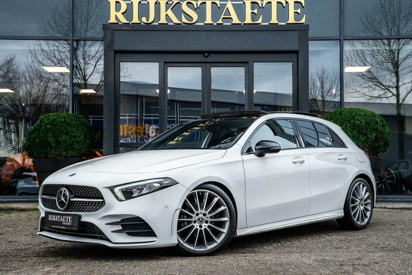 Mercedes-Benz A-klasse - A200 AMG|PANO|CAMERA|BURMESTER|ACC|19'' - AutoWereld.nl