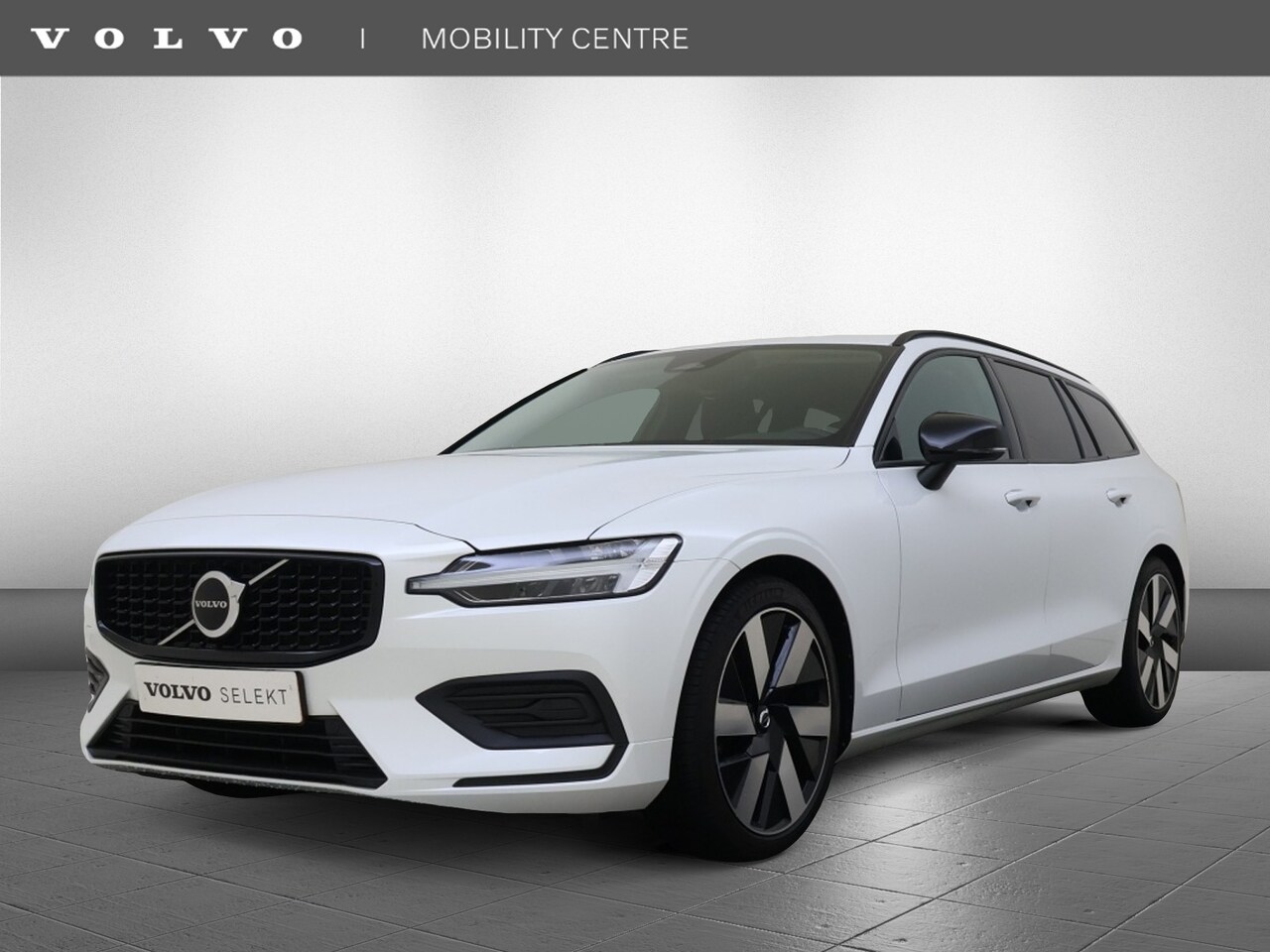 Volvo V60 - B3 Essential Edition | Dodehoekdetectie | Achteruitrijcamera | - AutoWereld.nl