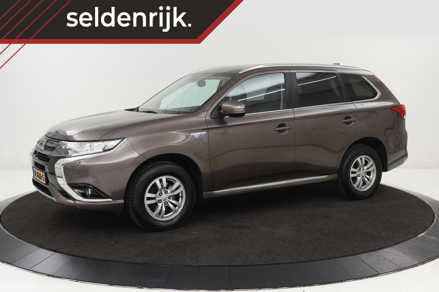 Mitsubishi Outlander - 2.0 PHEV Pure | Trekhaak | Carplay | Camera | Half leder | Keyless | Climate control | Cru - AutoWereld.nl