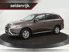 Mitsubishi Outlander - 2.0 PHEV Pure | Trekhaak | Carplay | Camera | Half leder | Keyless | Climate control | Cru