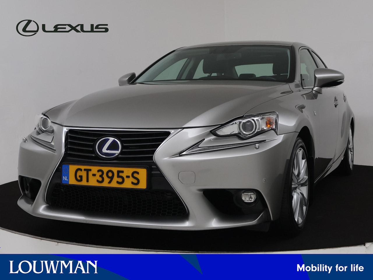 Lexus IS - 300h 25th Edition | Parkeersensoren | LM velgen | Trekhaak afneembaar | Stoelverwarming | - AutoWereld.nl